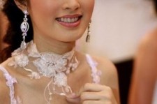 大竹人妖皇后(中国富豪娶人妖皇后)