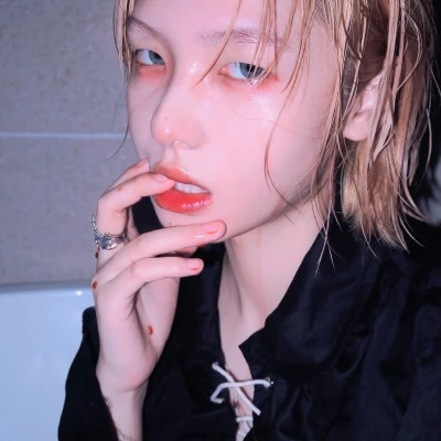 大竹伴游女生樱花漫舞的资料